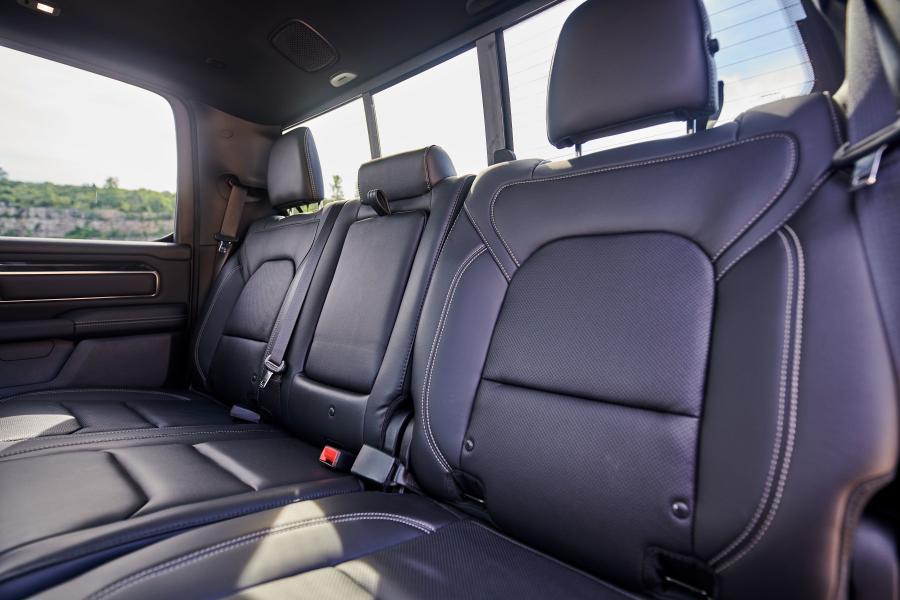 Интерьер Ram 1500 Sport Crew Cab (DT) 2018 года  (CA) (фото 31 из 40)